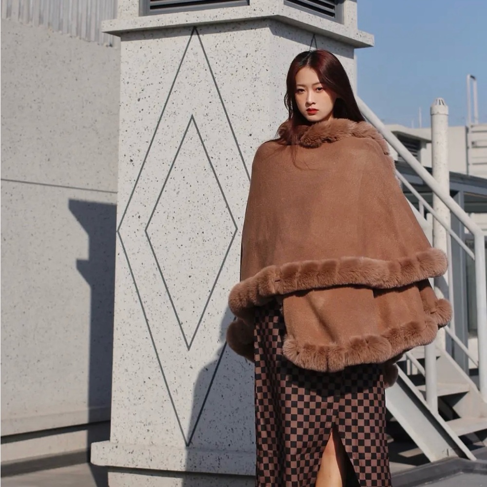 Elegant Brown Fur-Trimmed Cape